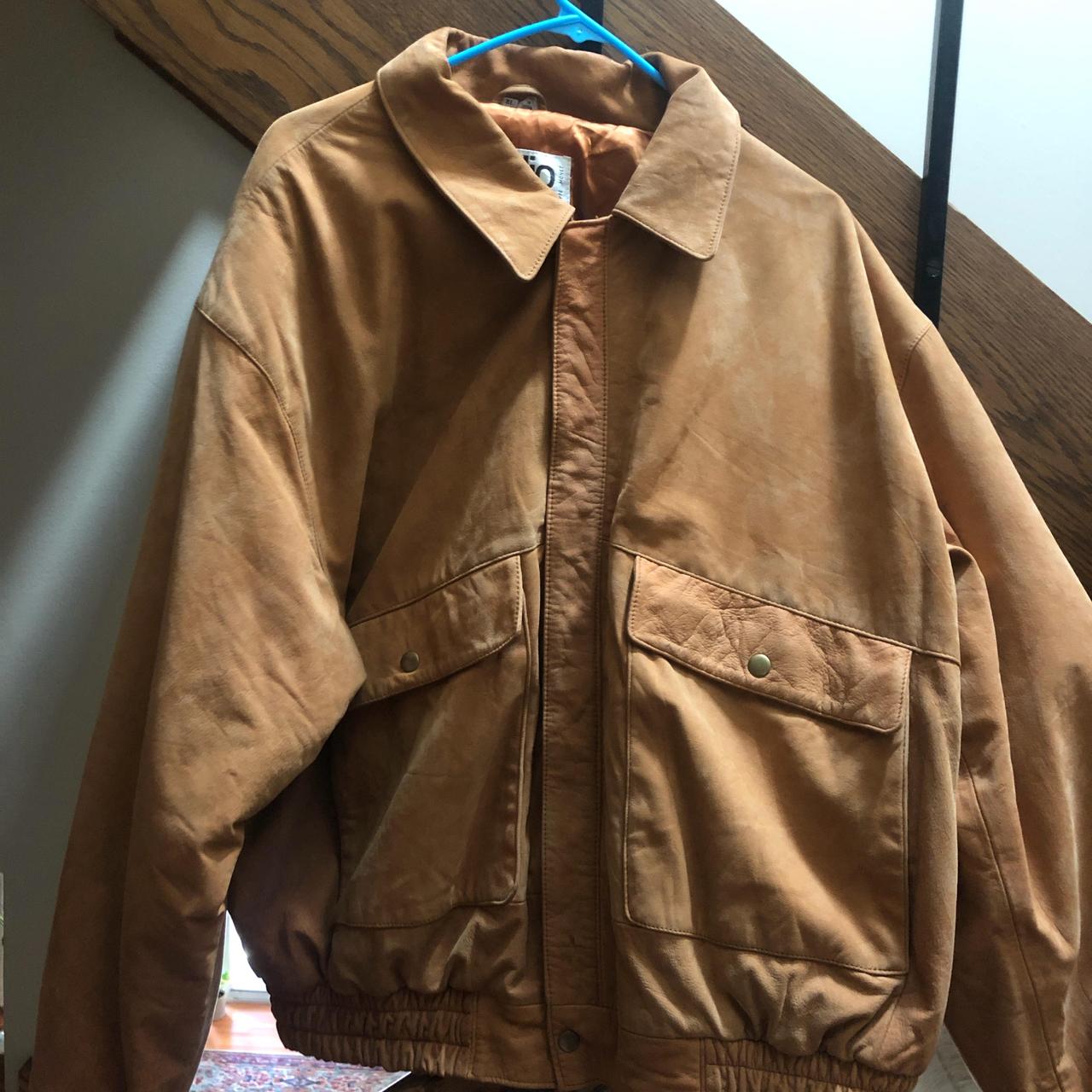 item listed by wybielikesbuttons