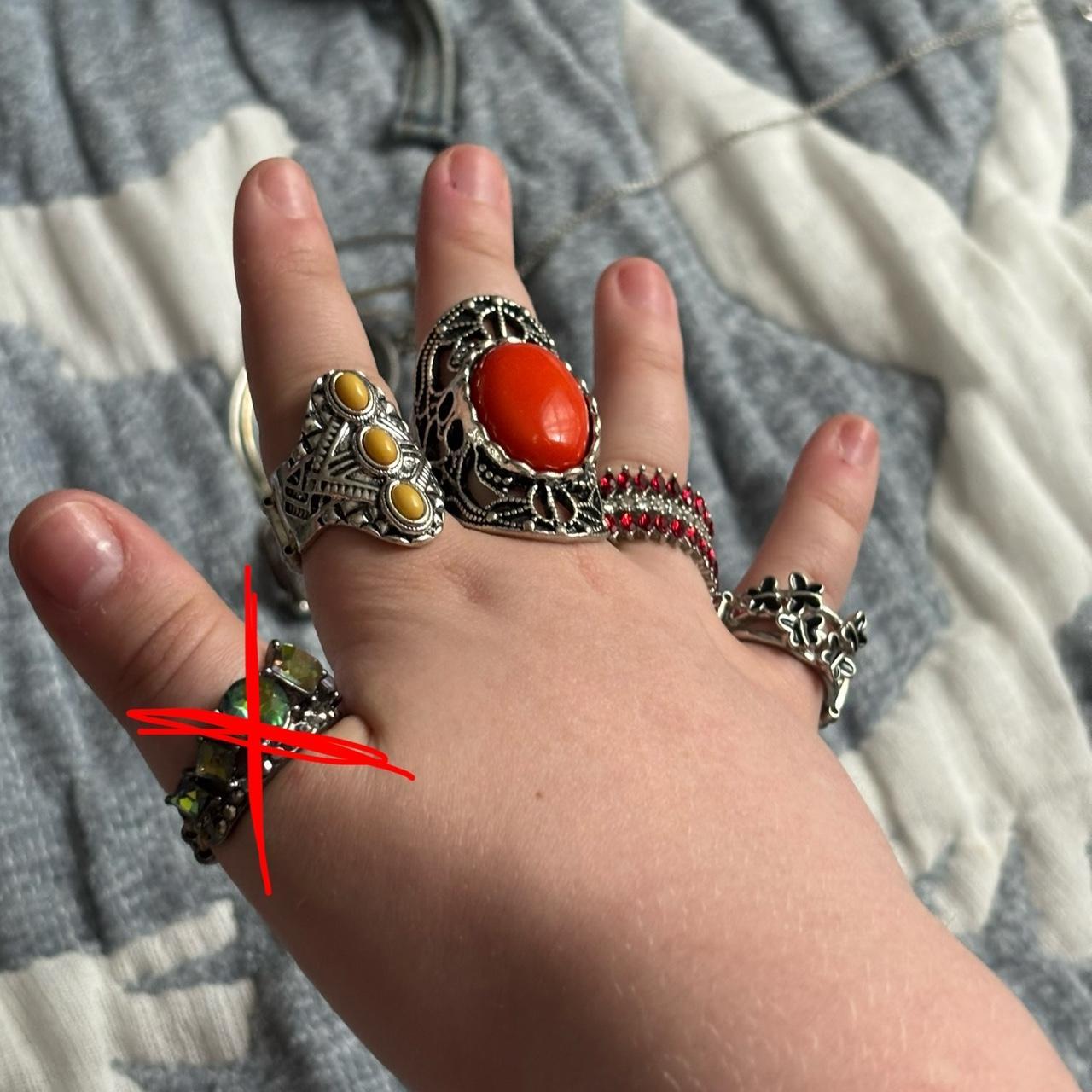 item listed by wybielikesbuttons