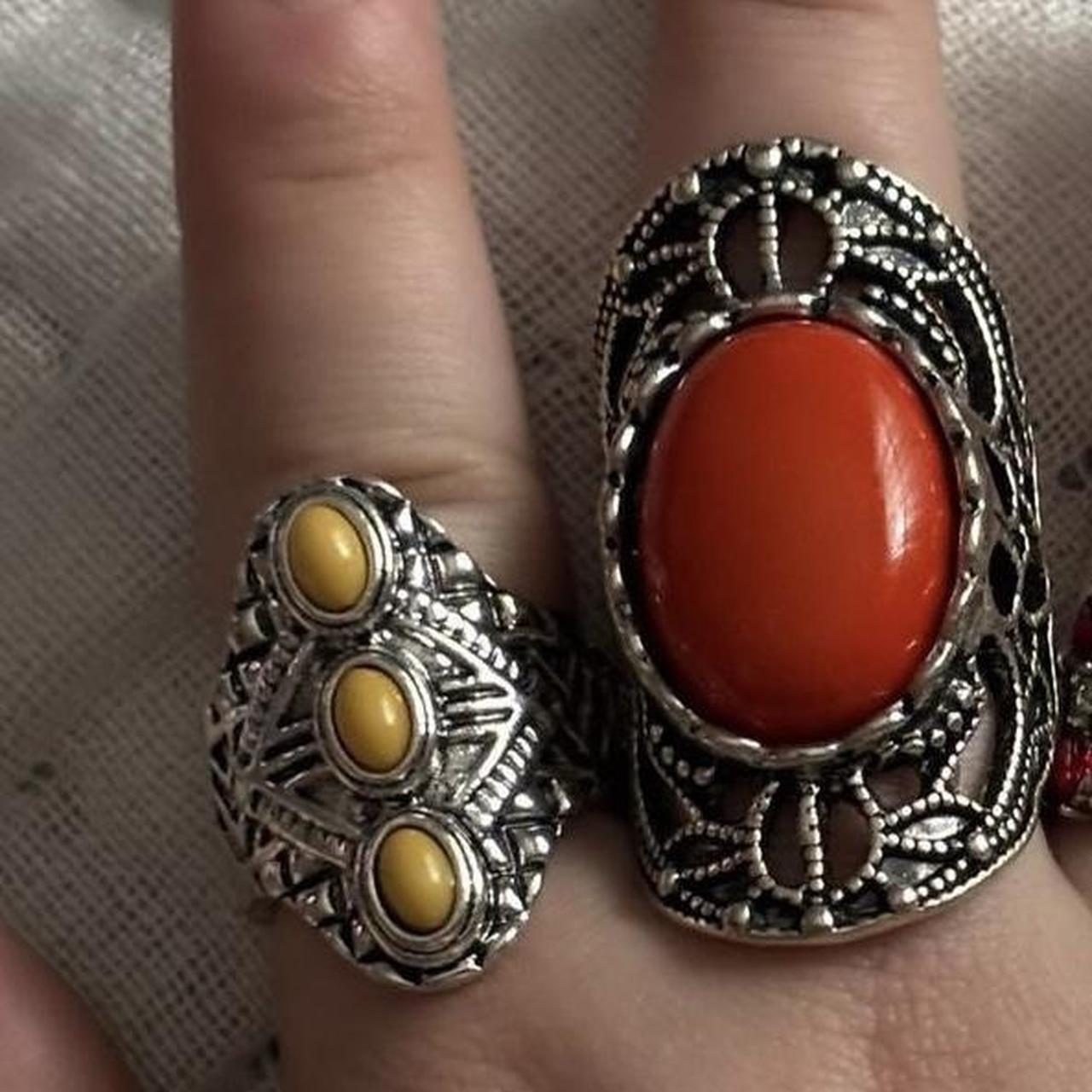 item listed by wybielikesbuttons