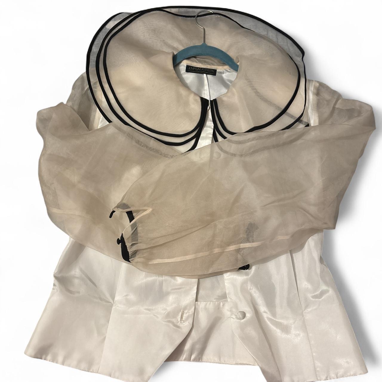 item listed by wybielikesbuttons