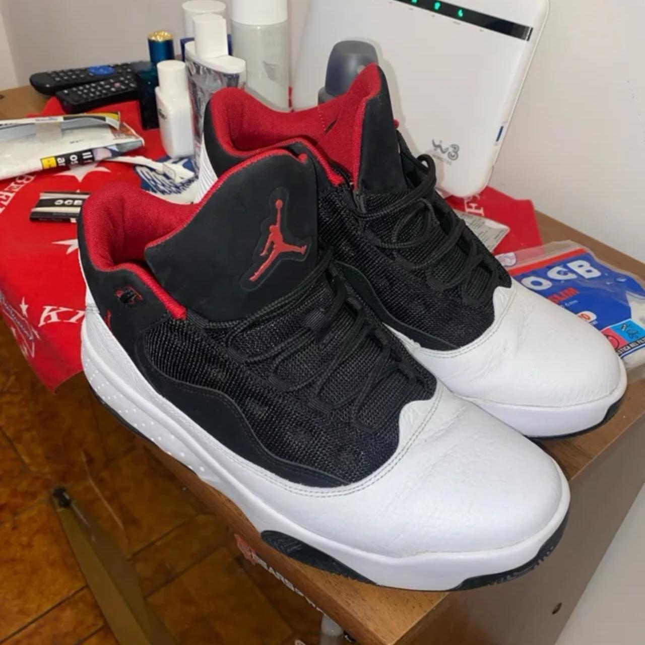 nike air jordan max aura 2 bloodline