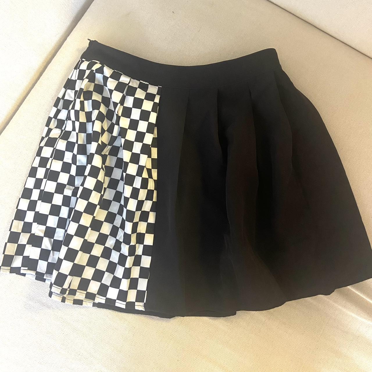 Black and white skirt half best sale