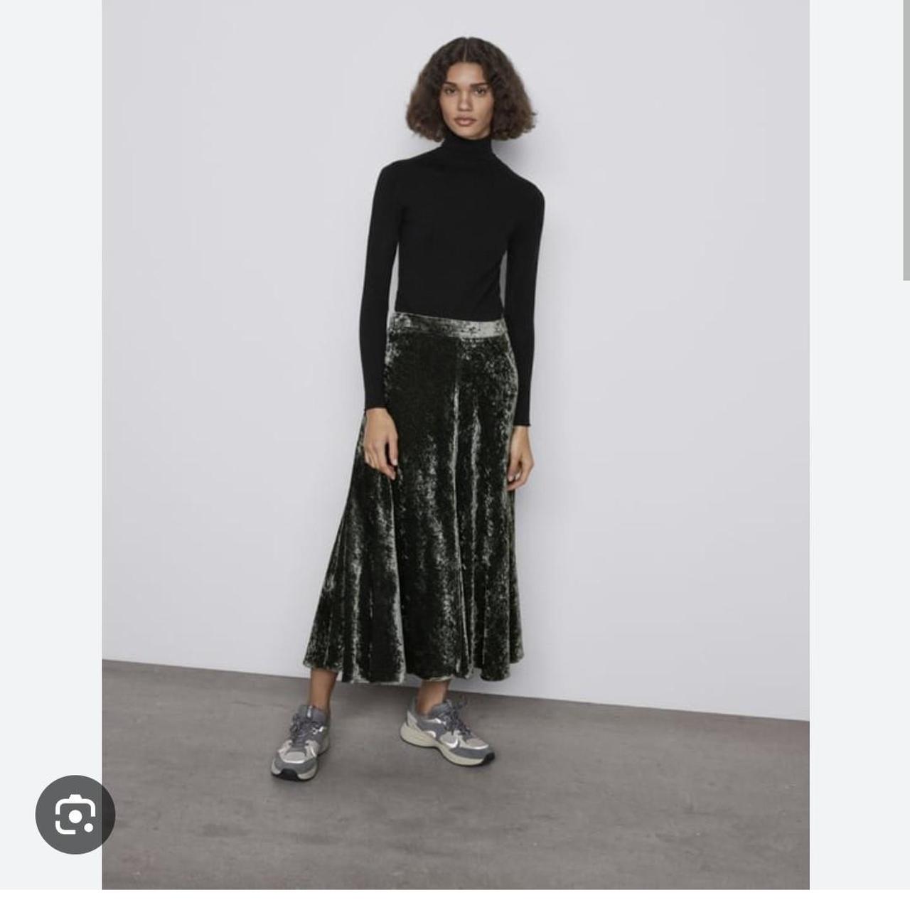 Zara women's Green velvet skirt