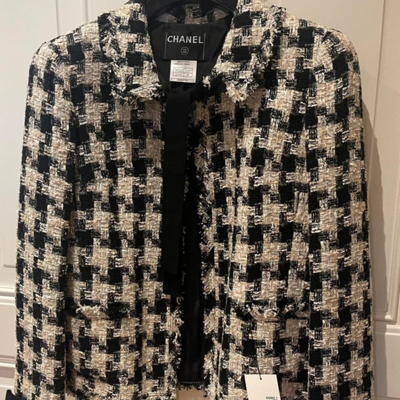 Stunning Chanel jacket, size 40/42 fit!, Chanel