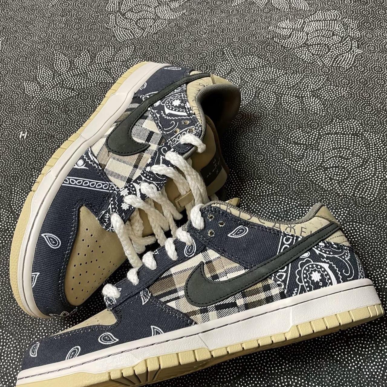 Travis Scott x Nike Dunk SB 