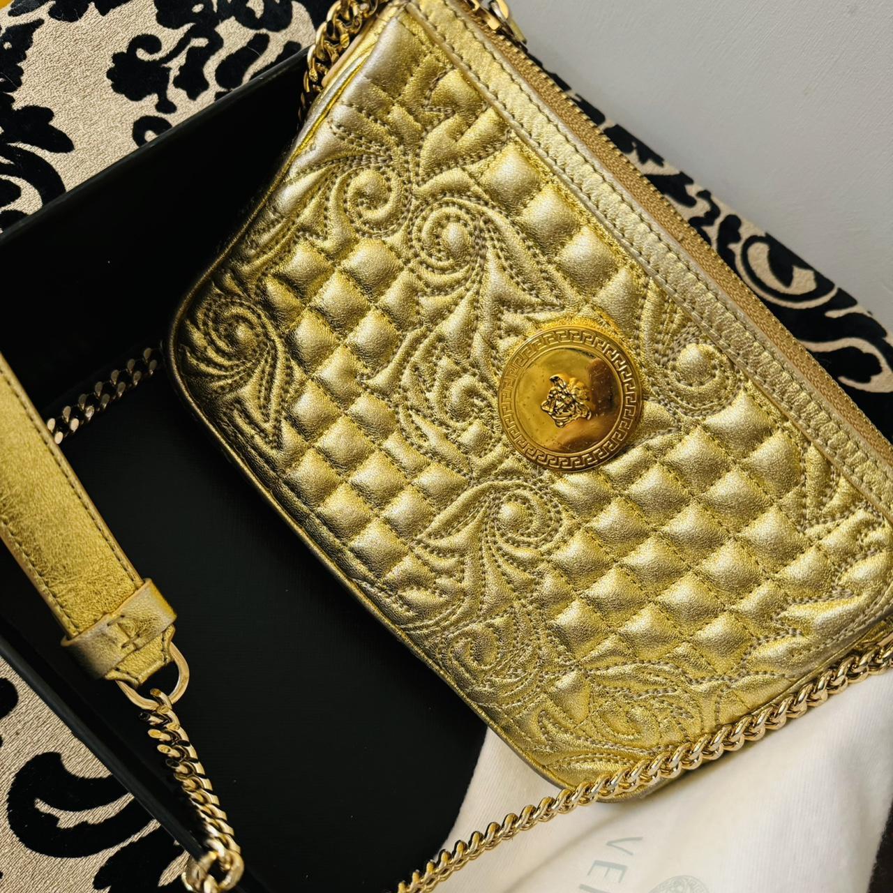 バッグ 00s Versace bag gold baroque y2k VERSACE Baroque PARFUMS Clutch Zipper Bag customized