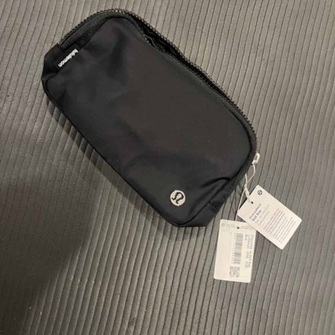 Lululemon Everywhere Belt Bag shops Black One Size NWT Water Repellant Zippered NWT