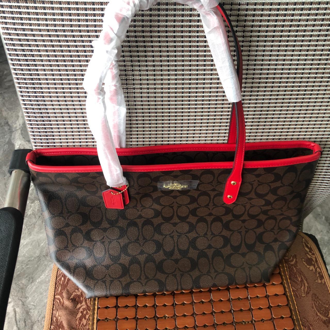 Coach City Zip top Tote In Signature