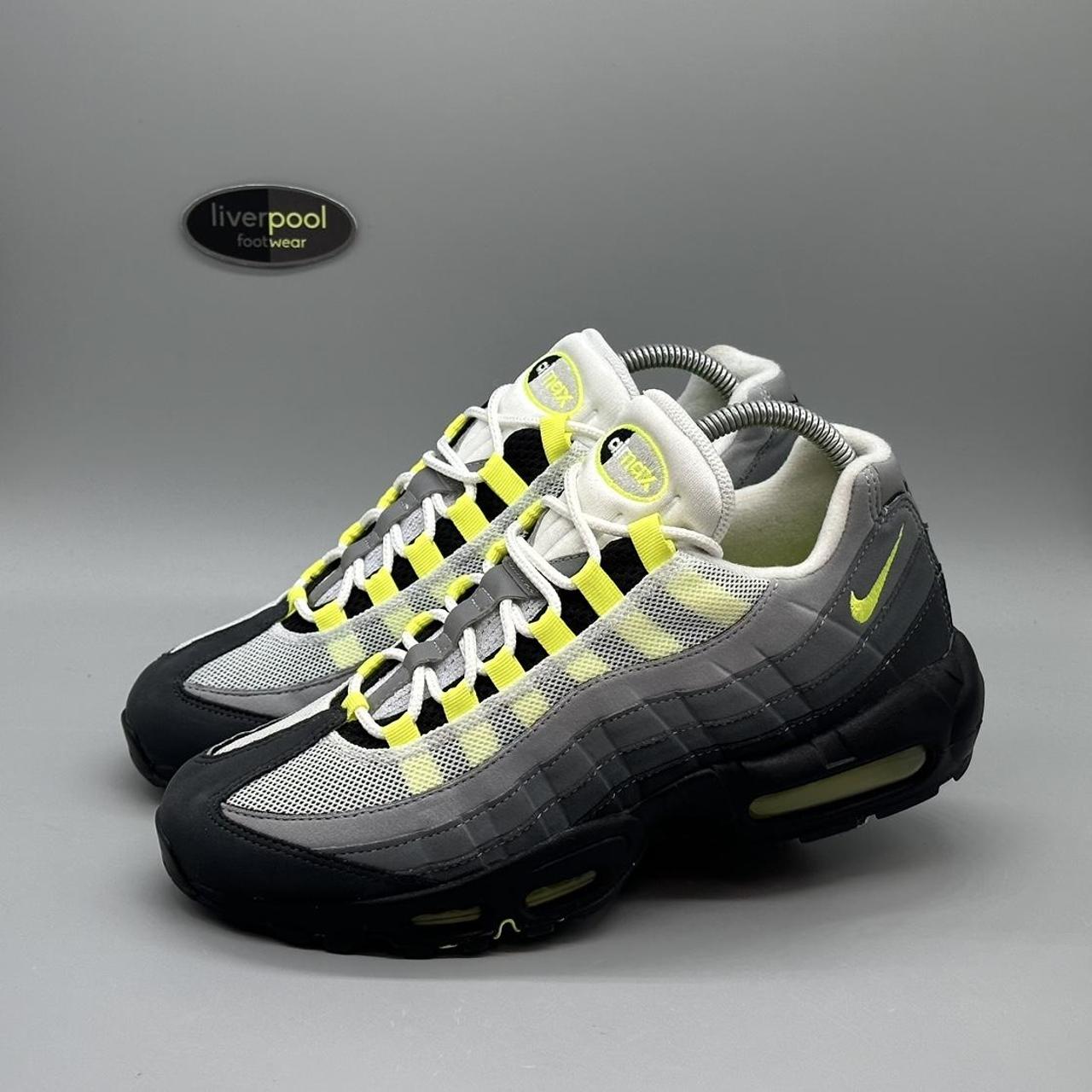 liverpool nike trainers