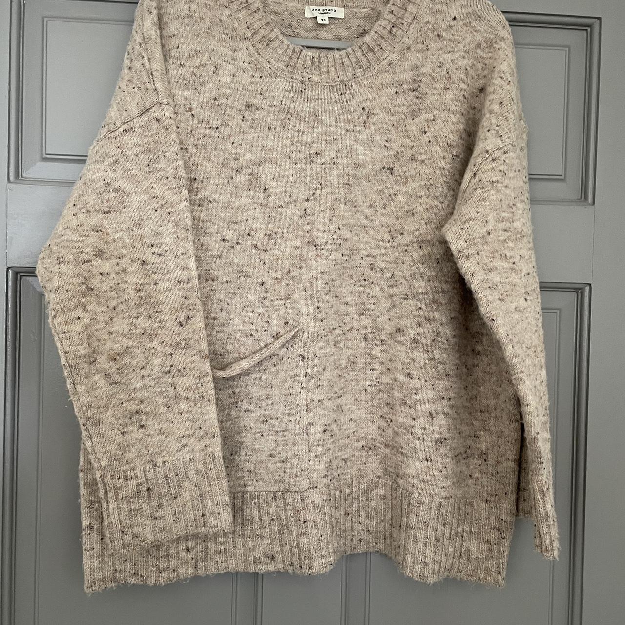 Max Studio sweater. Beige multi. Crew neck. Cute