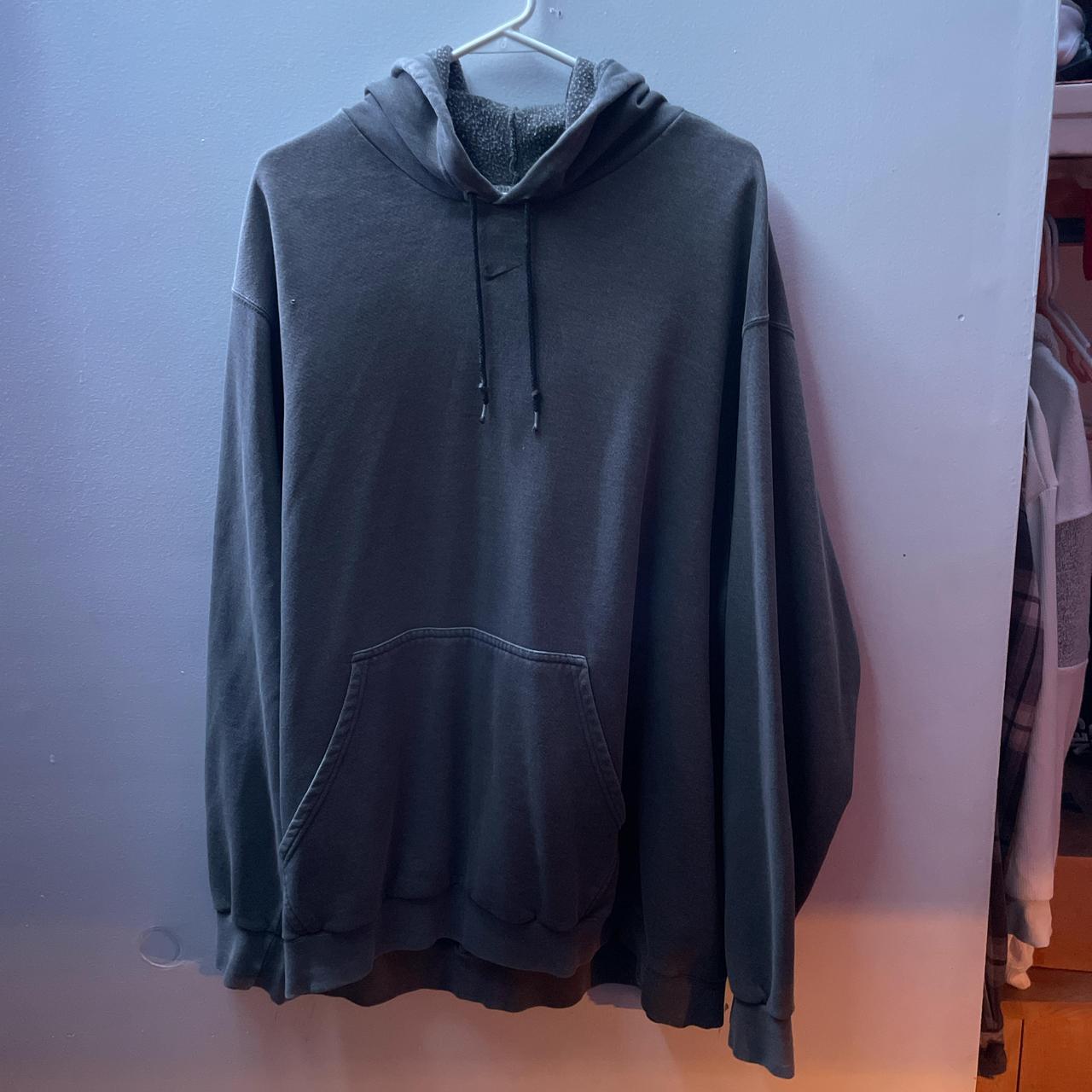 grey nike hoodie middle swoosh