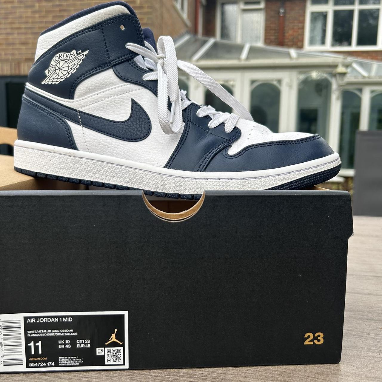 Jordan 1 mid white metallic gold obsidian hotsell