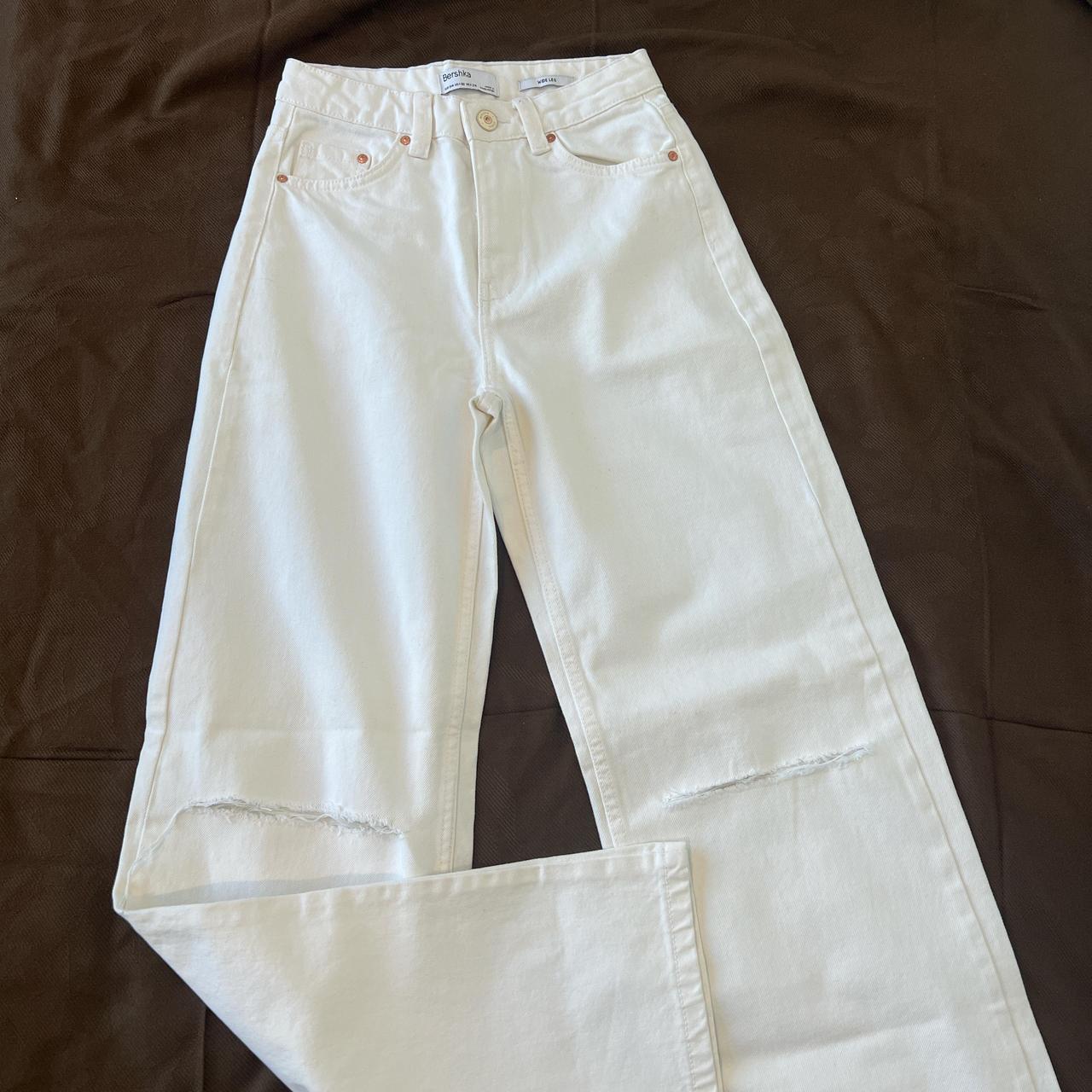 Bershka white knee rip highrise jean-... - Depop