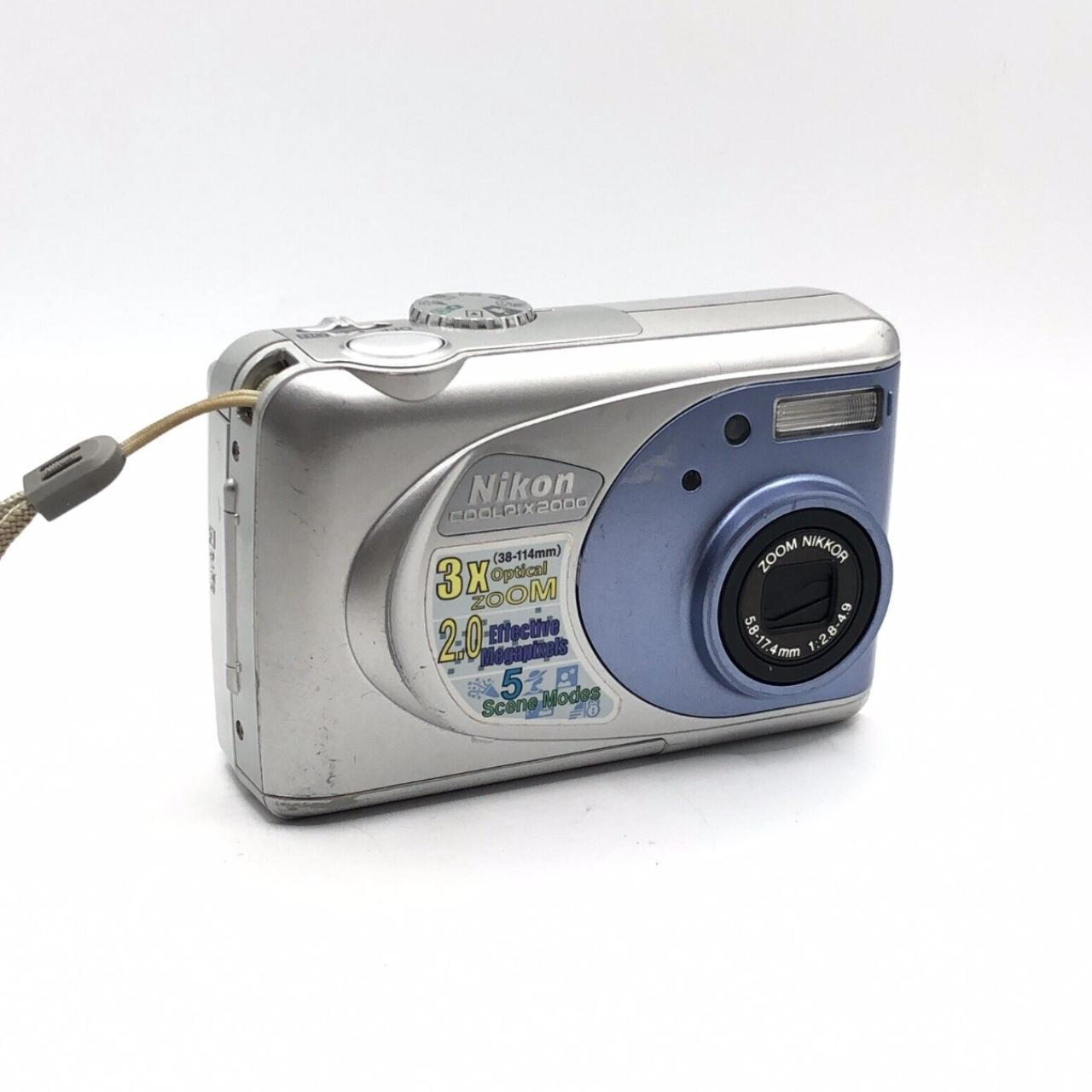 Nikon Coolpix 2000 コンパクトデジタルカメラ Nikon Coolpix 2000 Digital Camera 2.0MP, Silver, 1.5
