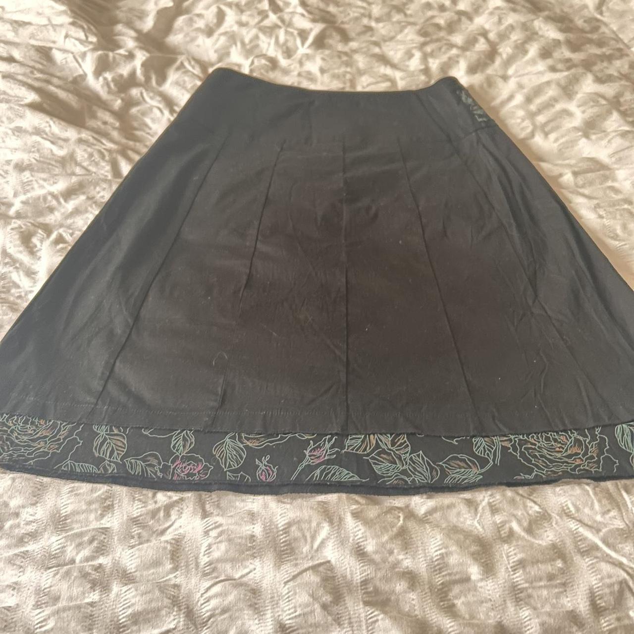 Vintage Glassons midi skirt Cutest detailing all... Depop