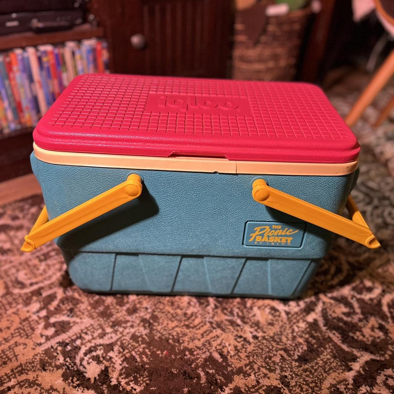 Vintage 1992 igloo picnic basket cooler original.... Depop