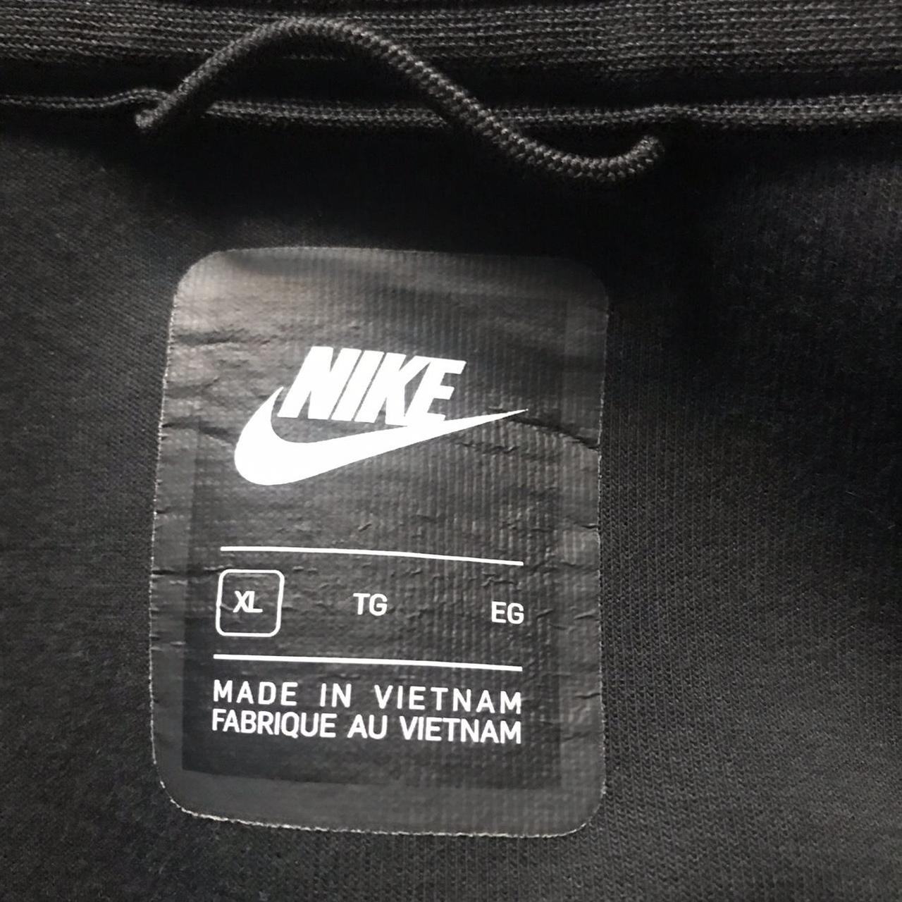 does nike tech fleece run small