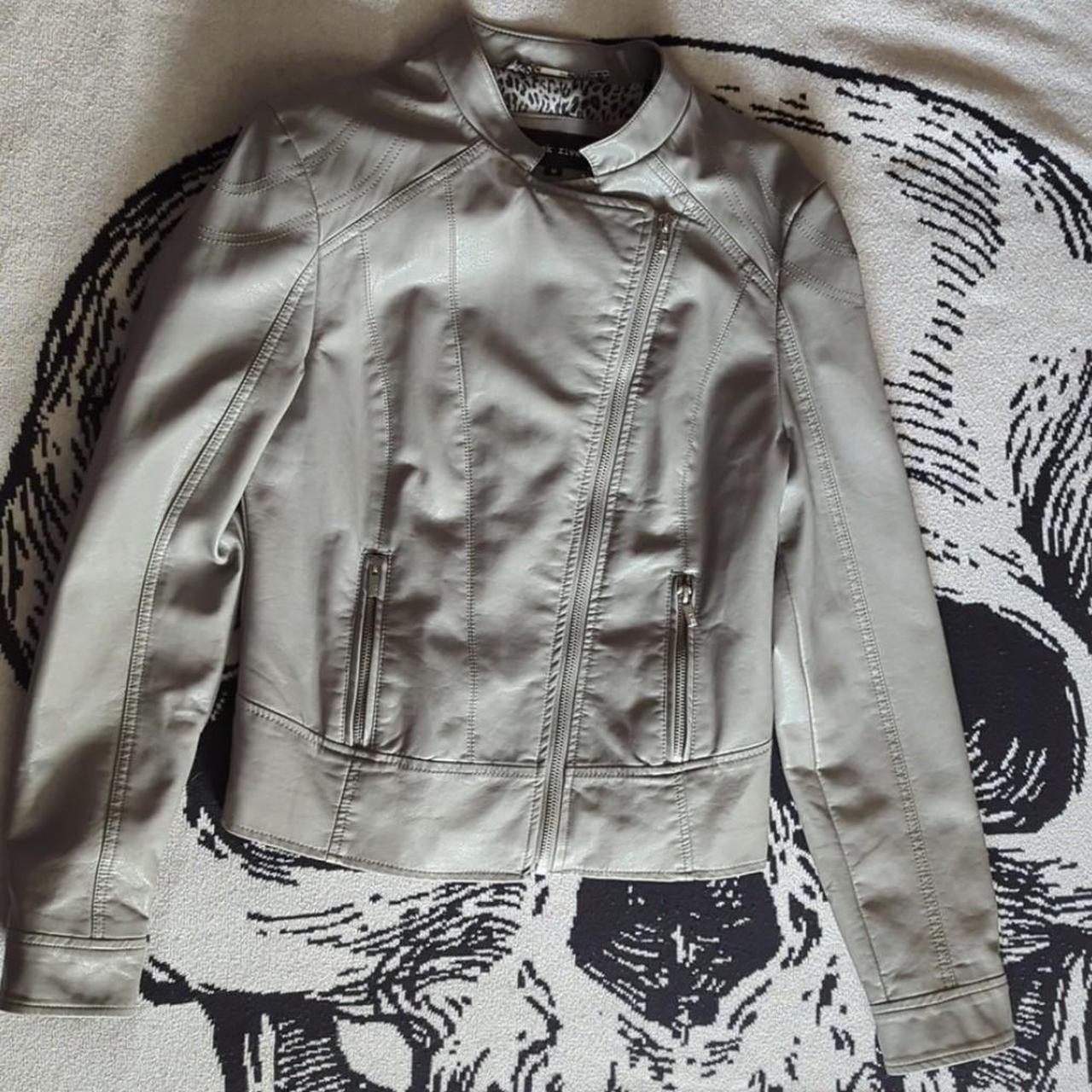 item listed by _lmtd_