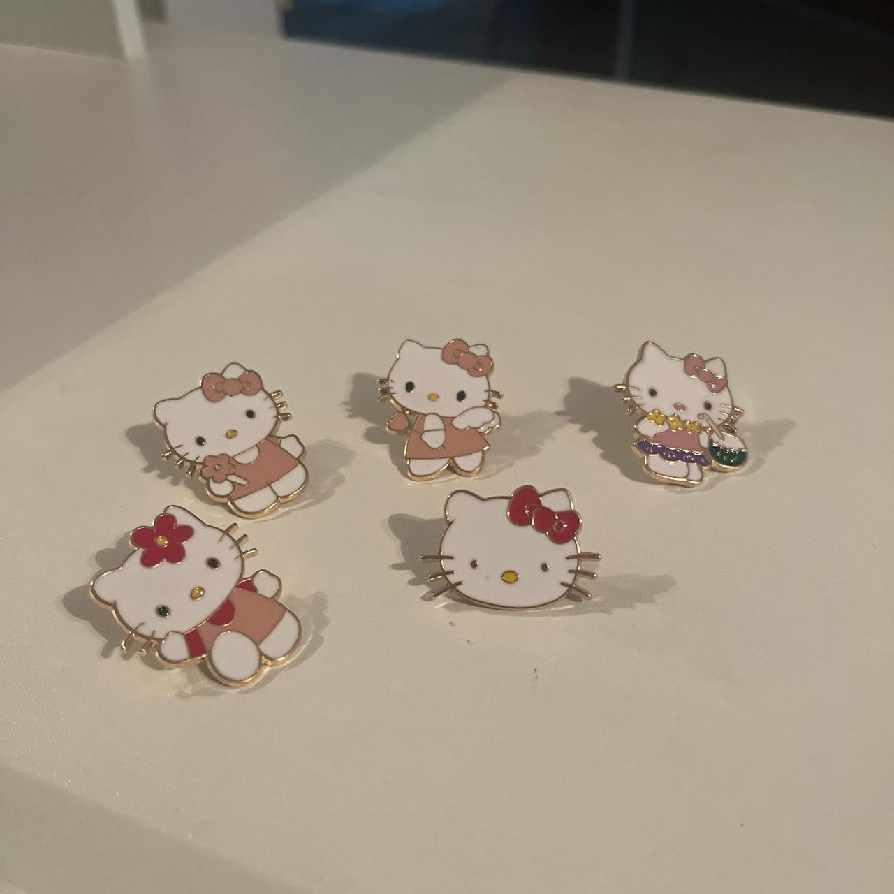 Hello kitty pins 5 pack - Depop