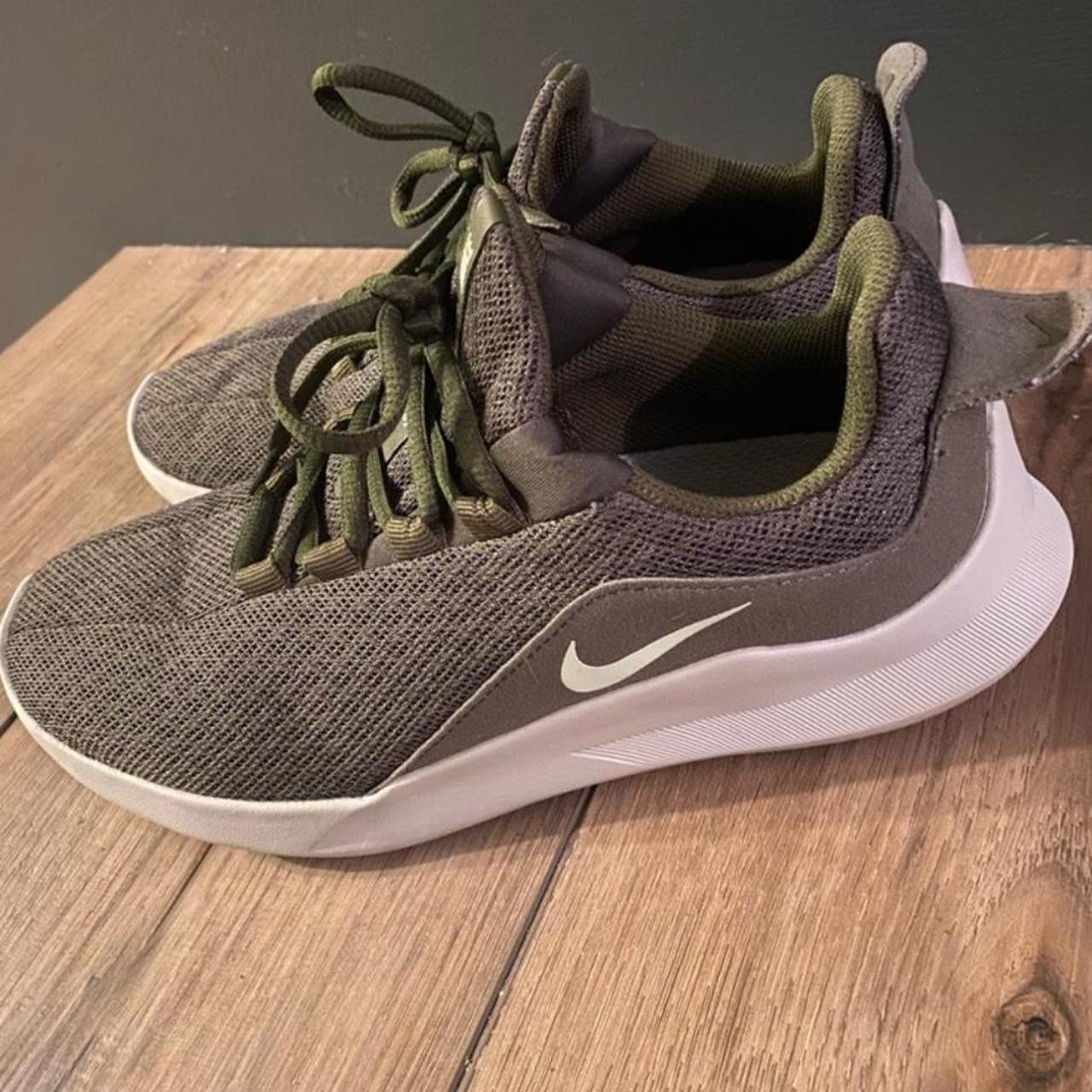 Nike olive green trainers hotsell