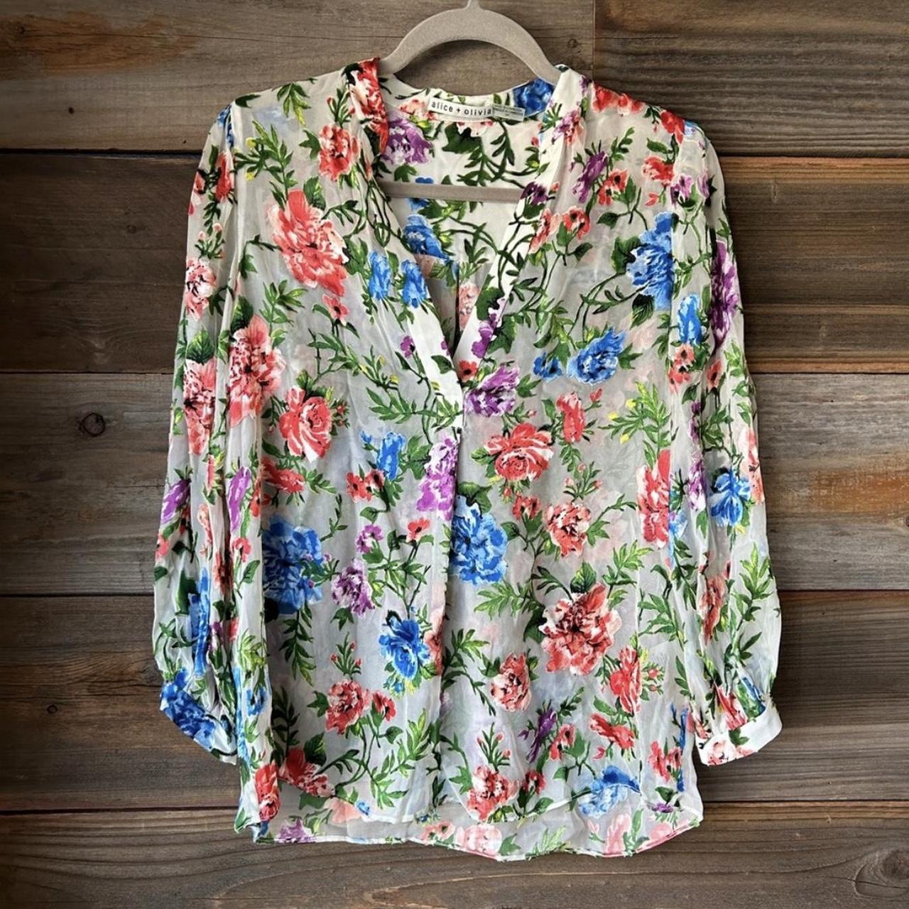 Alice + Olivia Sheila Gardenia Blouse - size small. | Depop