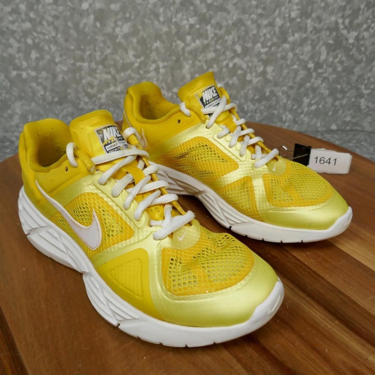 Nike yellow sneakers shops women's