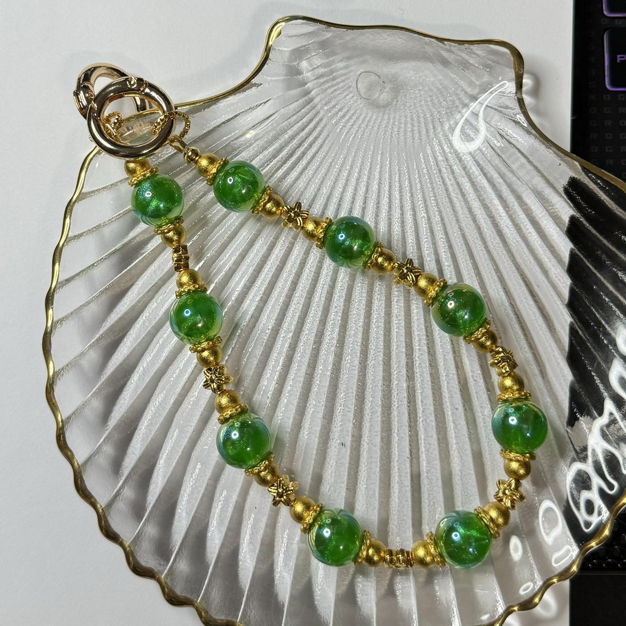 item listed by liazdd