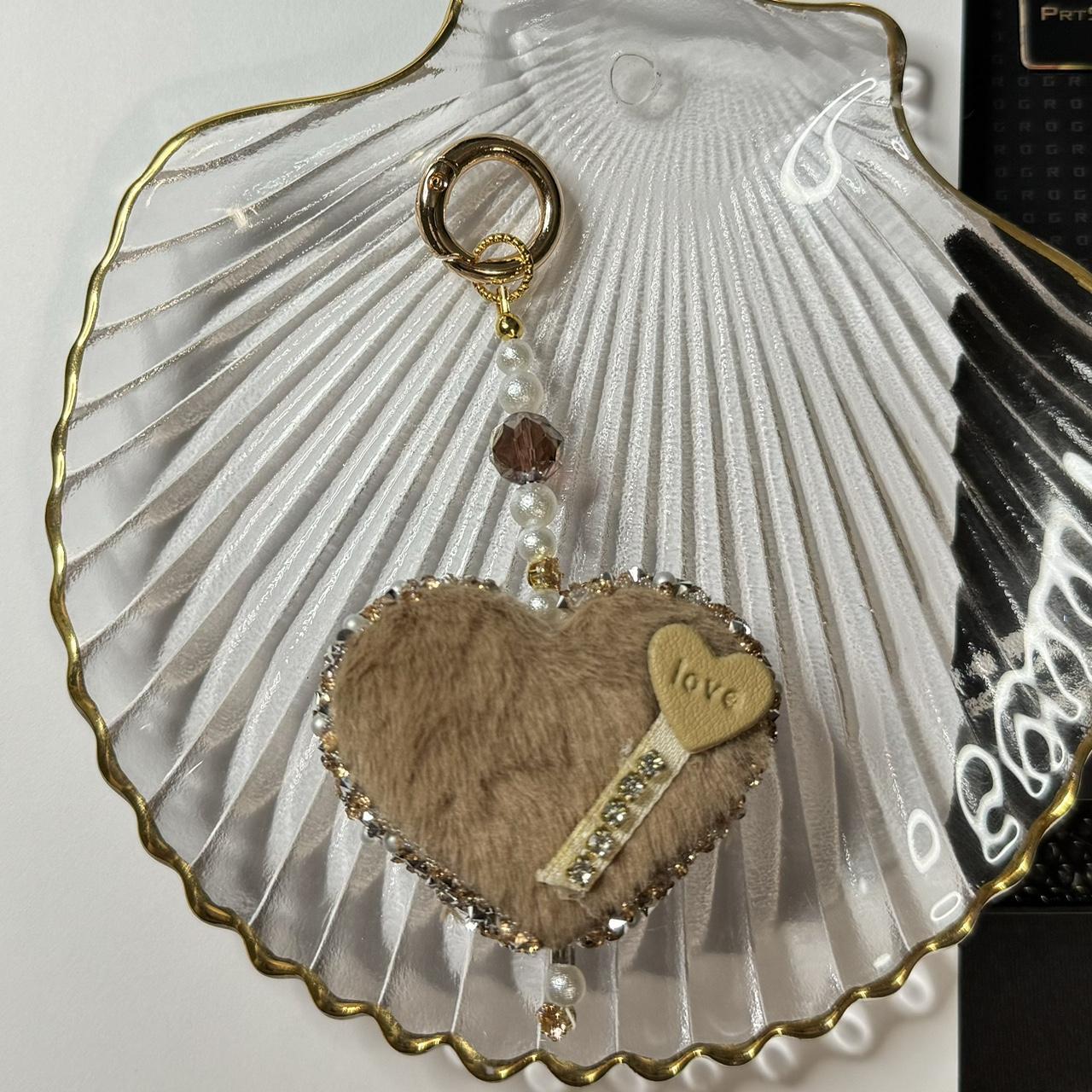 item listed by liazdd