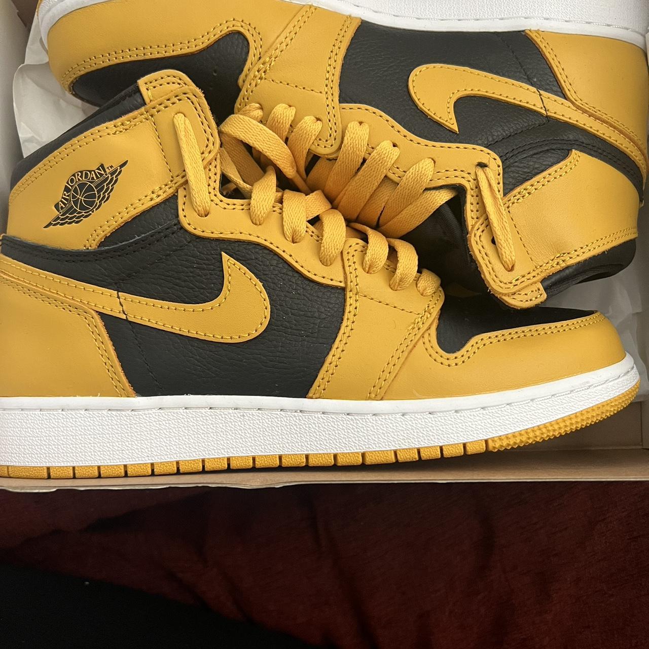 Air Jordan retro 1 only worn 2 times size 6... Depop