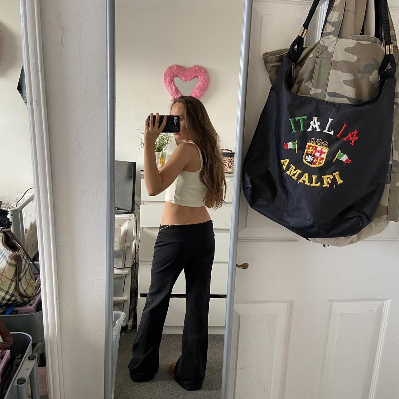nike crop top beige