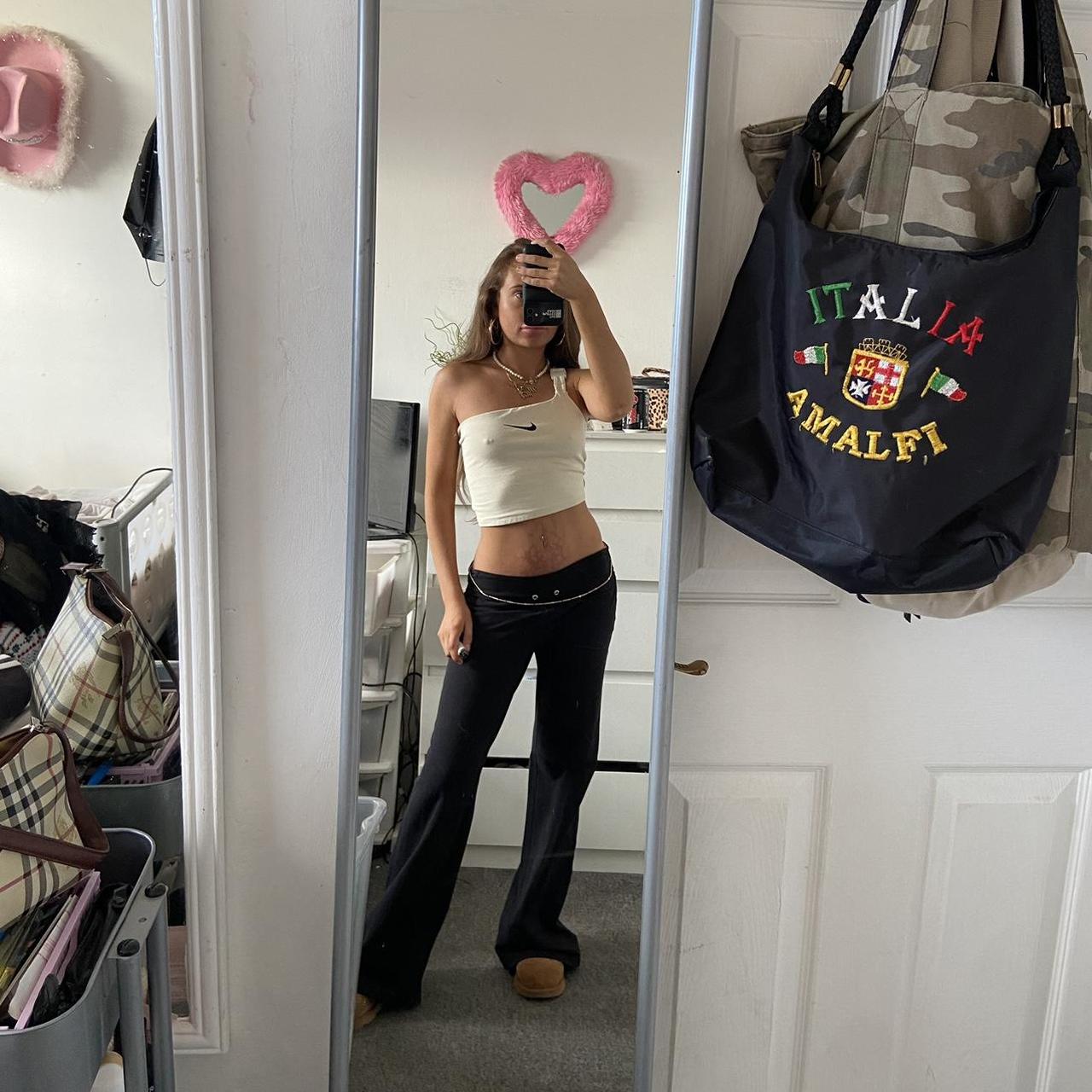 nike crop top beige
