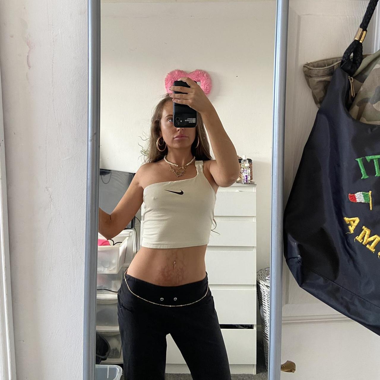 nike crop top beige