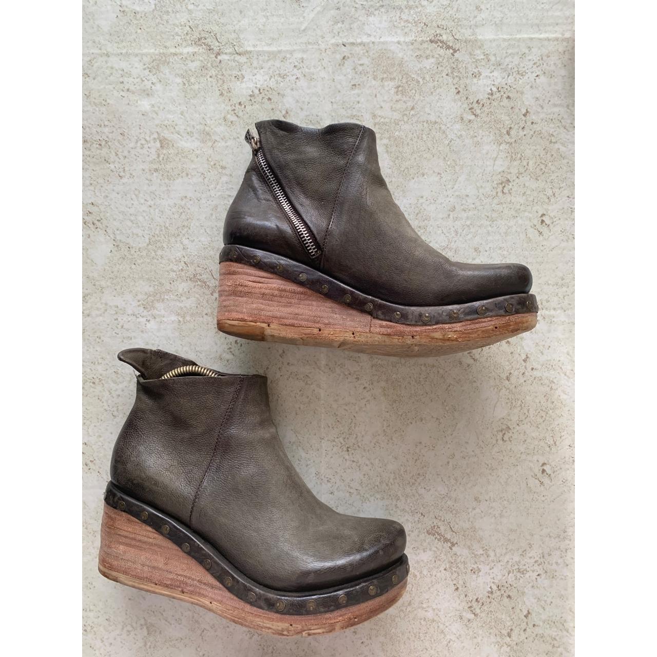 below sunset clog boot