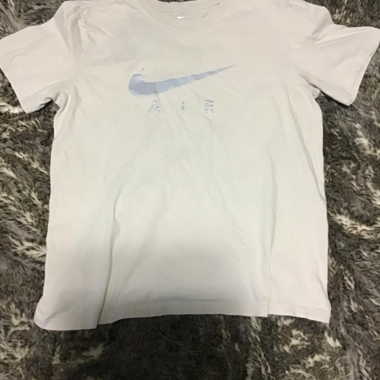 Small cream Nike t-shirt. Like new. - Depop