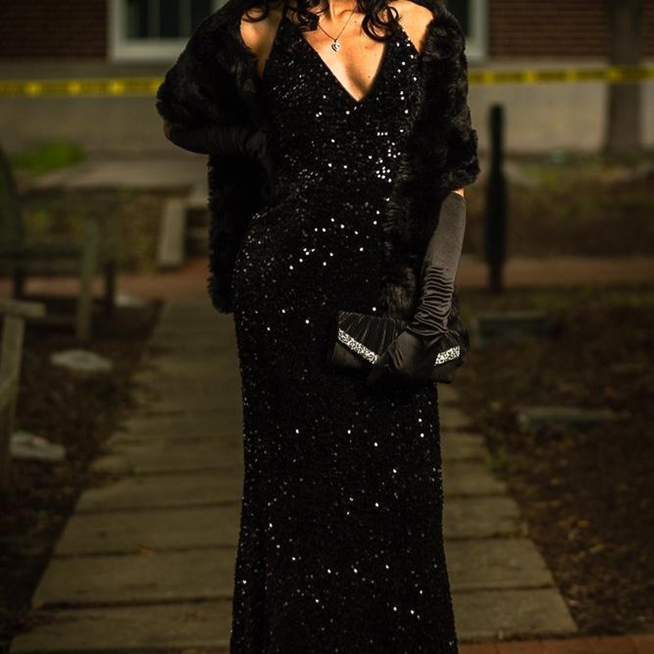 Black dress with fur shawl best sale