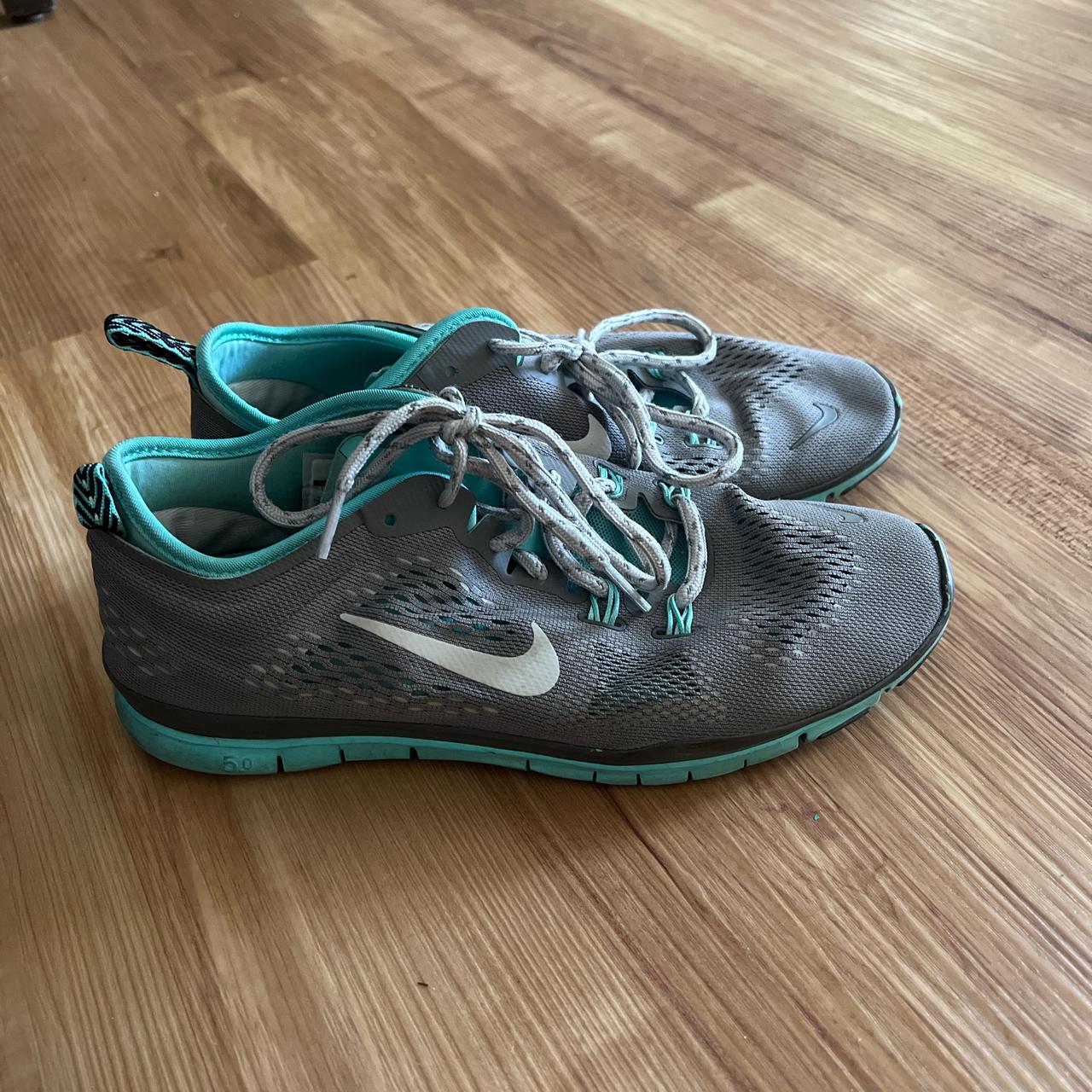 ladies grey nike running trainers