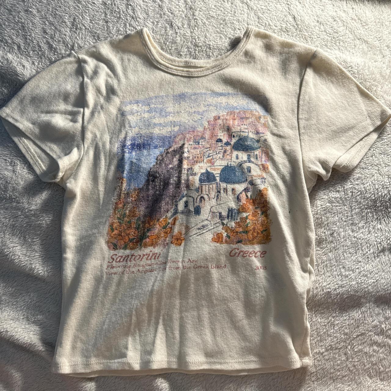 Graphic baby-tee-vintage - Depop
