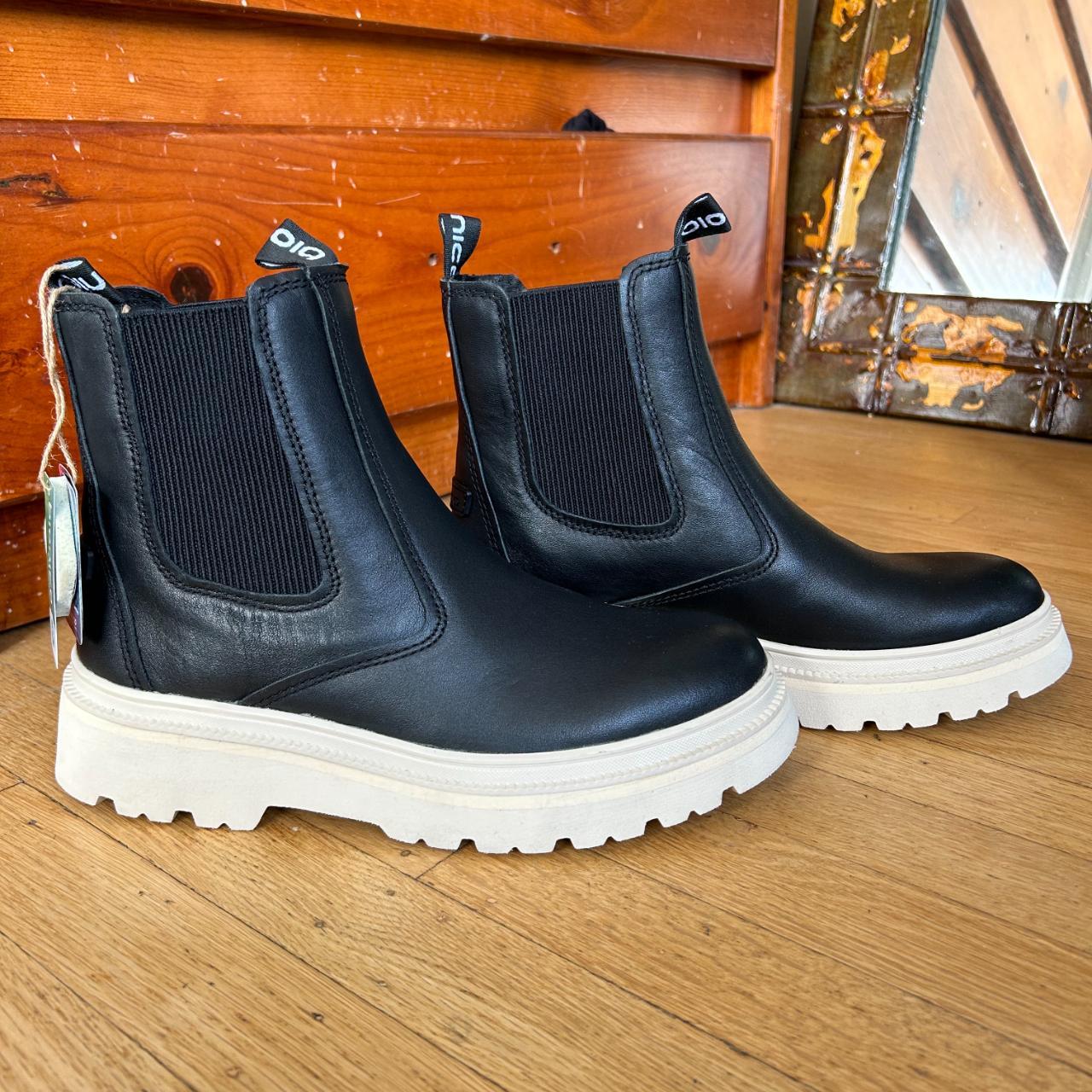 Elevate your style with these BIONICA Chelsea boots