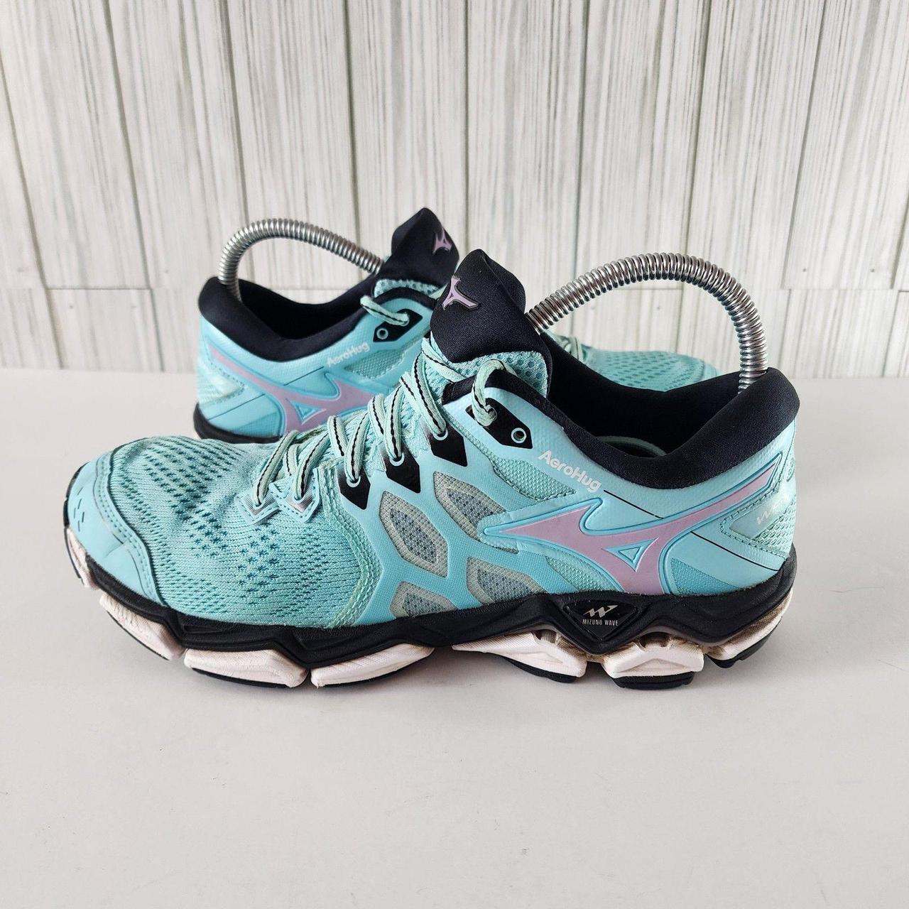 Mizuno Wave Horizon 3 Running Shoes Women s Blue. Depop