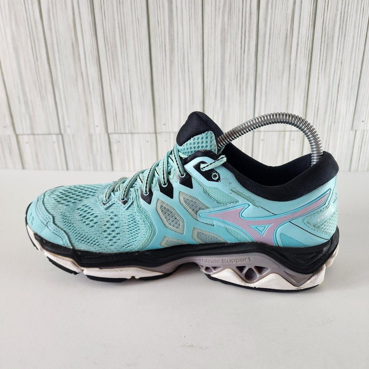 Mizuno Wave Horizon 3 Running Shoes Women s Blue. Depop