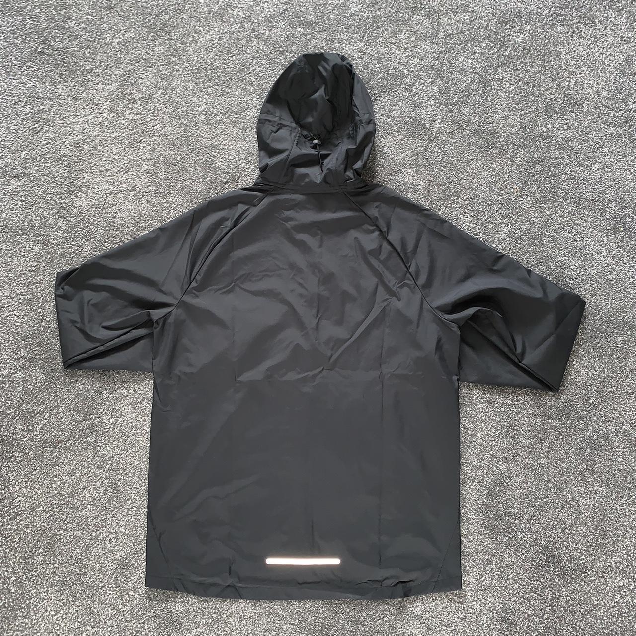 nike running essentials jacket in black