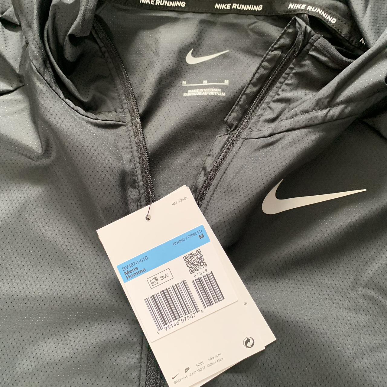 nike running essentials jacket in black
