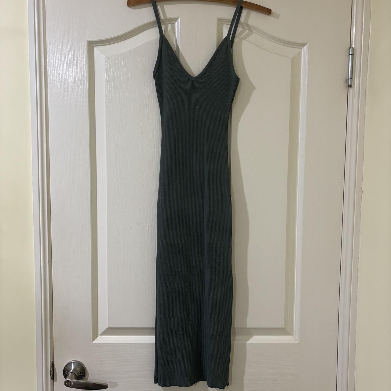 Perfect Stranger green bodycon midi dress Size 6 - Depop