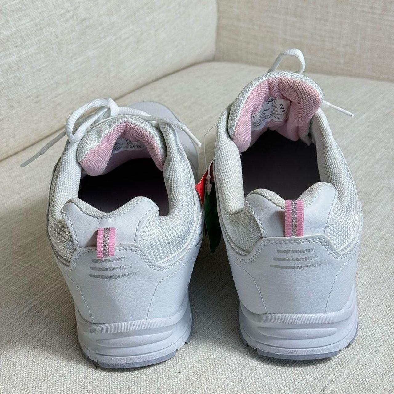 danskin tennis shoes