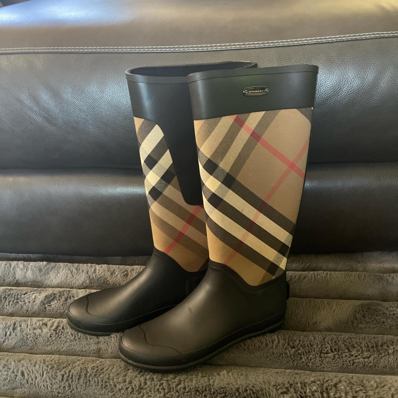 Size 39 womens 8.5 Burberry rain boots near perfect