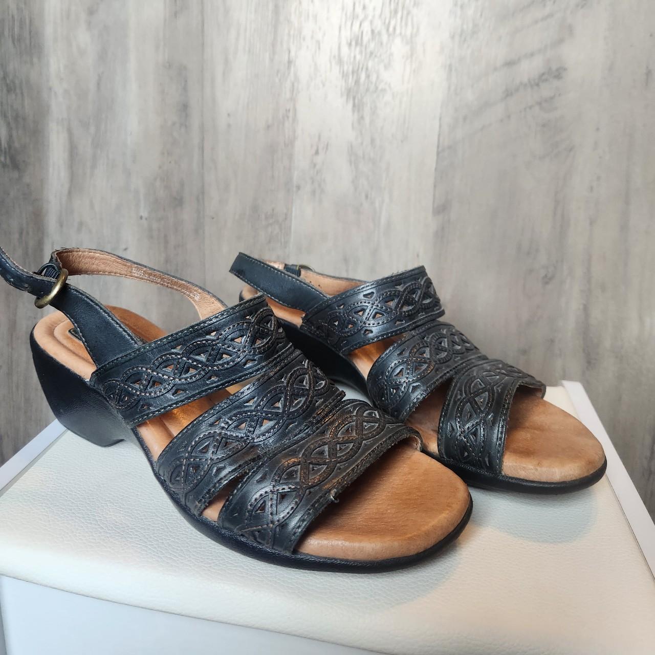 Clarks Artisian Open Toe Sandals Size 9 Women s Depop