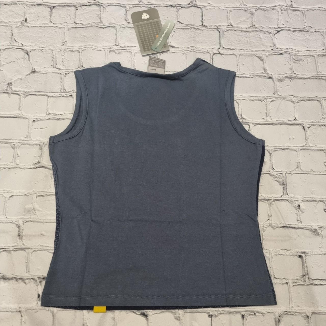 Nike Women's Vest | Depop