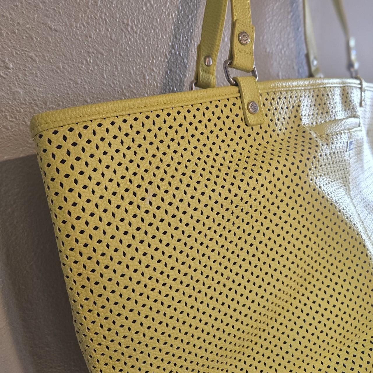 Selling Thirty-One-Style Setter in Citron Pop Petal Punch