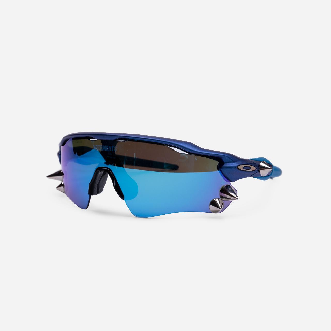 Oakley vetements best sale