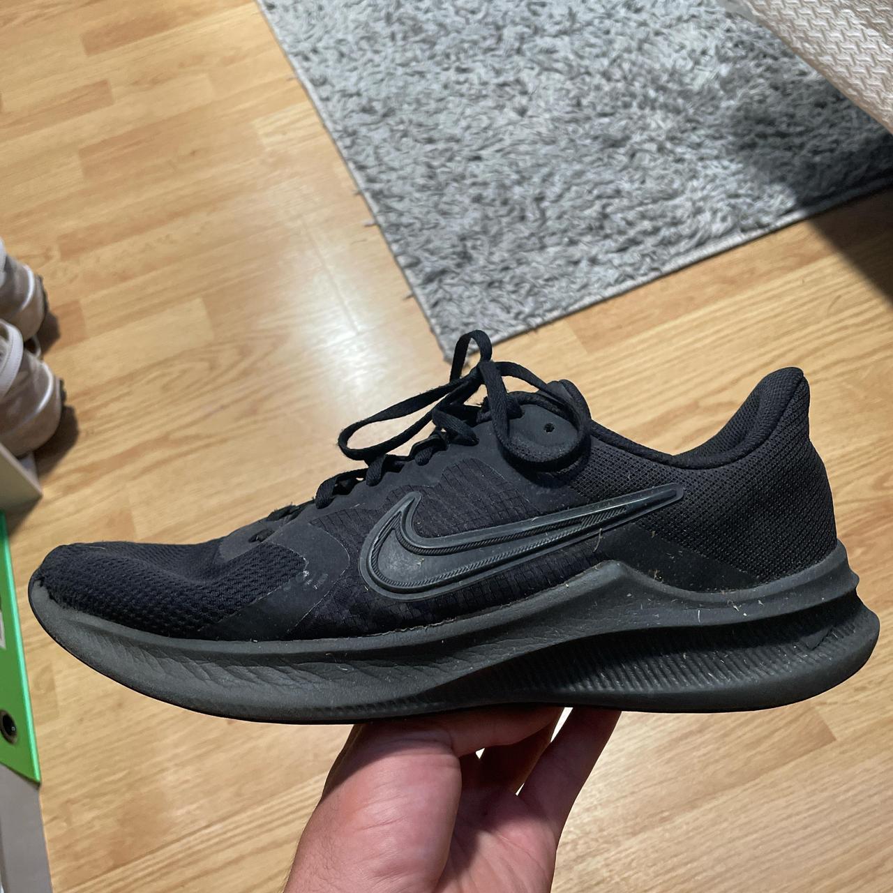 size 3 nike trainers black